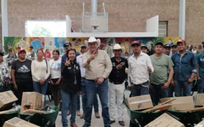 RICARDO GALLARDO ENTREGA APOYO A TRABAJADORES DEL CAMPO DE CHARCAS