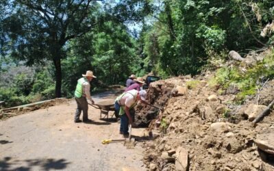 ESTADO ATIENDE CAMINOS AFECTADOS POR LLUVIAS