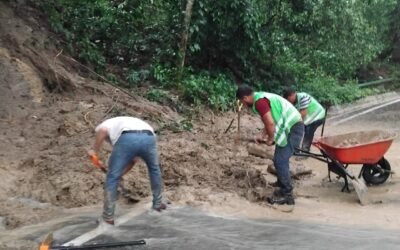 GOBIERNO ESTATAL REALIZA LABORES DE LIMPIEZA PARA RESTABLECER CAMINOS