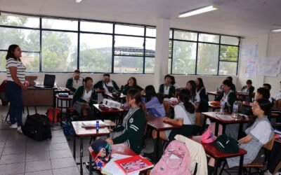 ENSIBILIZAN A ESTUDIANTES SOBRE RIESGOS POR SOBREEXPOSICIÓN TECNOLÓGICA