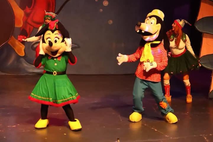 ALDEA NAVIDEÑA ILUMINA SAN LUIS POTOSÍ CON ESPECTÁCULO FAMILIAR