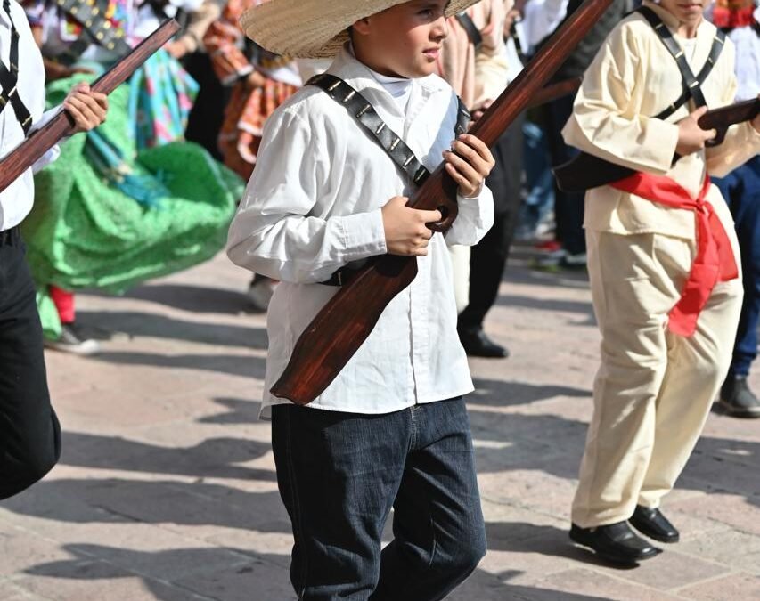 RICARDO GALLARDO REAFIRMA APOYO A LAS FAMILIAS EN EL MARCO DE LA CONMEMORACIÓN DE LA REVOLUCIÓN