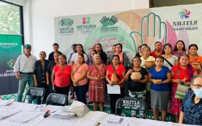 PERSONAS ARTESANAS RECIBEN APOYO HISTÓRICO DEL FONART