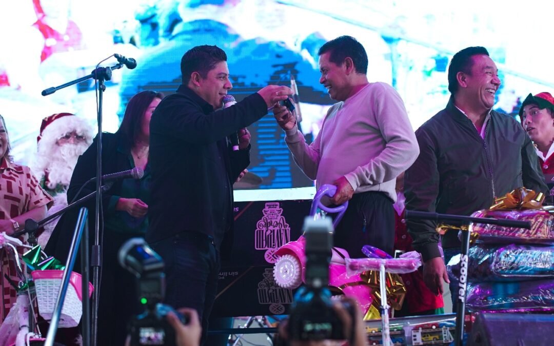 RICARDO GALLARDO CELEBRA LA NAVIDAD CON TRANSPORTISTAS POTOSINOS