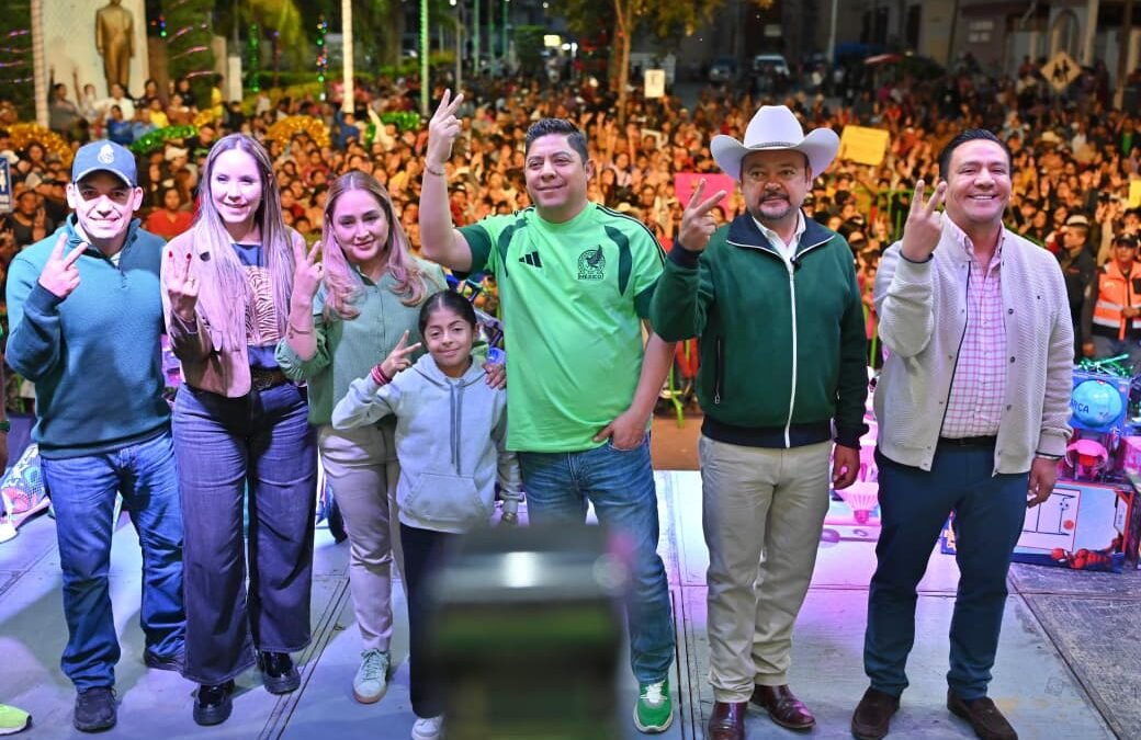 RICARDO GALLARDO LLEVA LA MAGIA DE LA NAVIDAD A FAMILIAS DE AHUALULCO Y MEXQUITIC