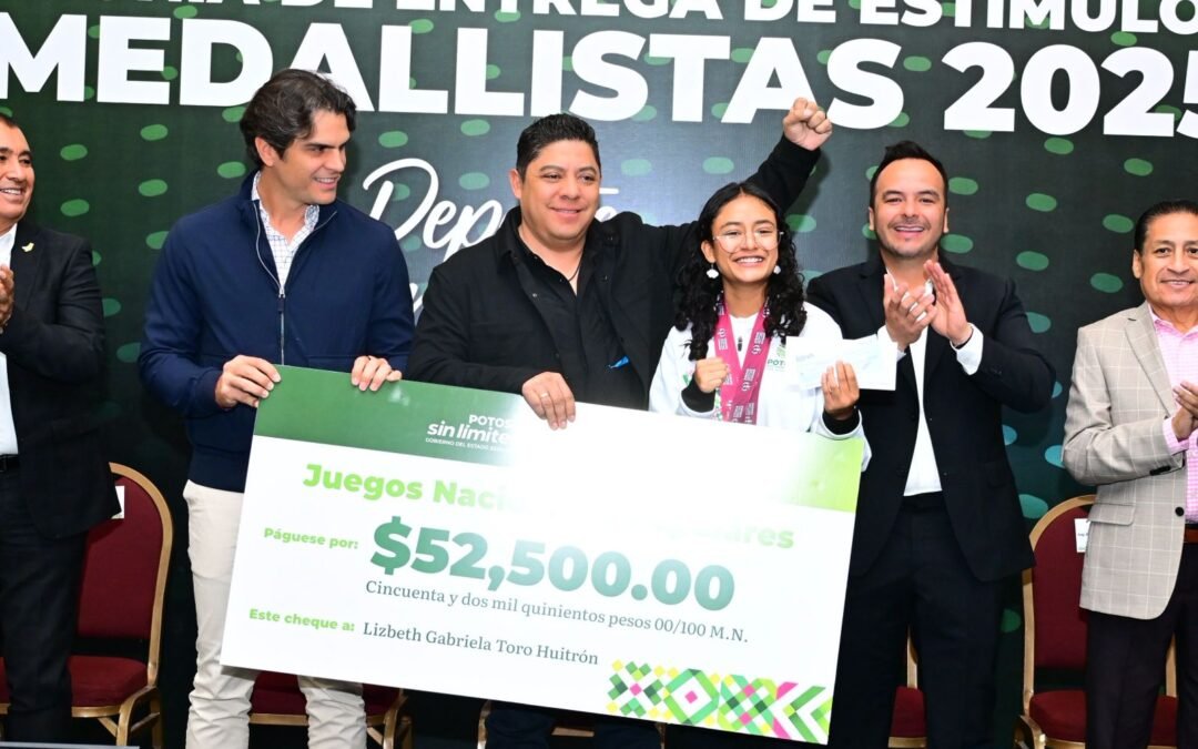 RICARDO GALLARDO PREMIA A MEDALLISTAS POTOSINOS